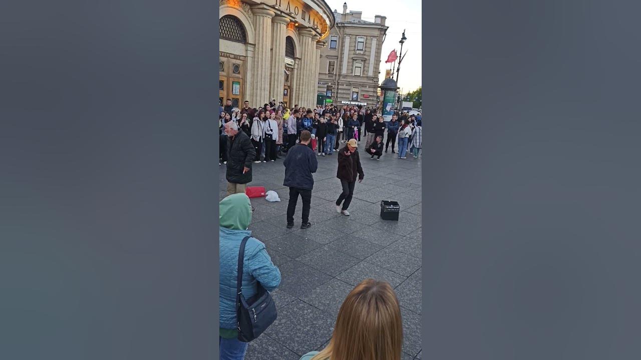 песня трава у дома. площадь Восстания СПб. #Земляне #траваудома piter.su