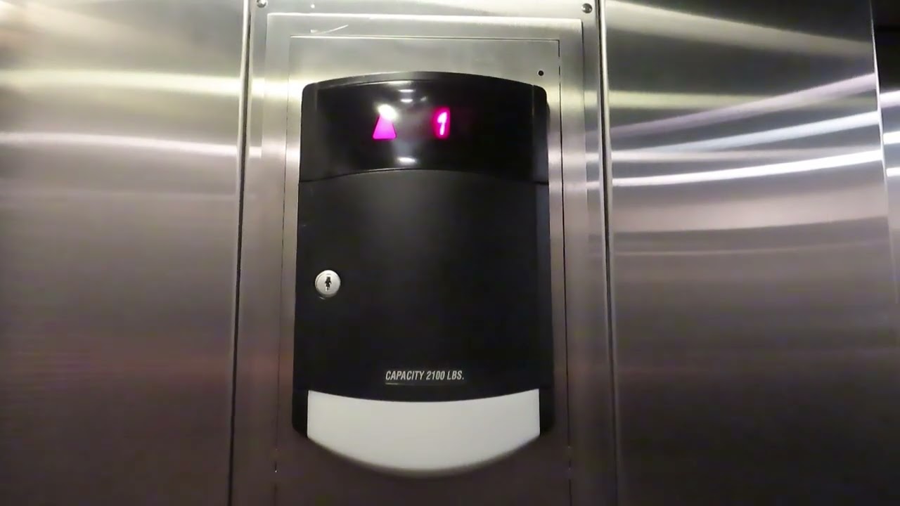 Гидравлический лифт Schindler 330A (восточная сторона) в здании Умрат-холл, Вашингтонский универс...