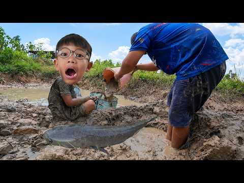 สูบน้ำจับปลาด้วยถัง ลูกปลาช่อนเยอะมาก พี่ปลื้ม