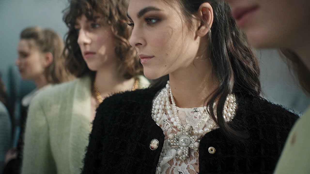 Backstage — Fall-Winter 2020/21 Ready-to-Wear collection — CHANEL Shows