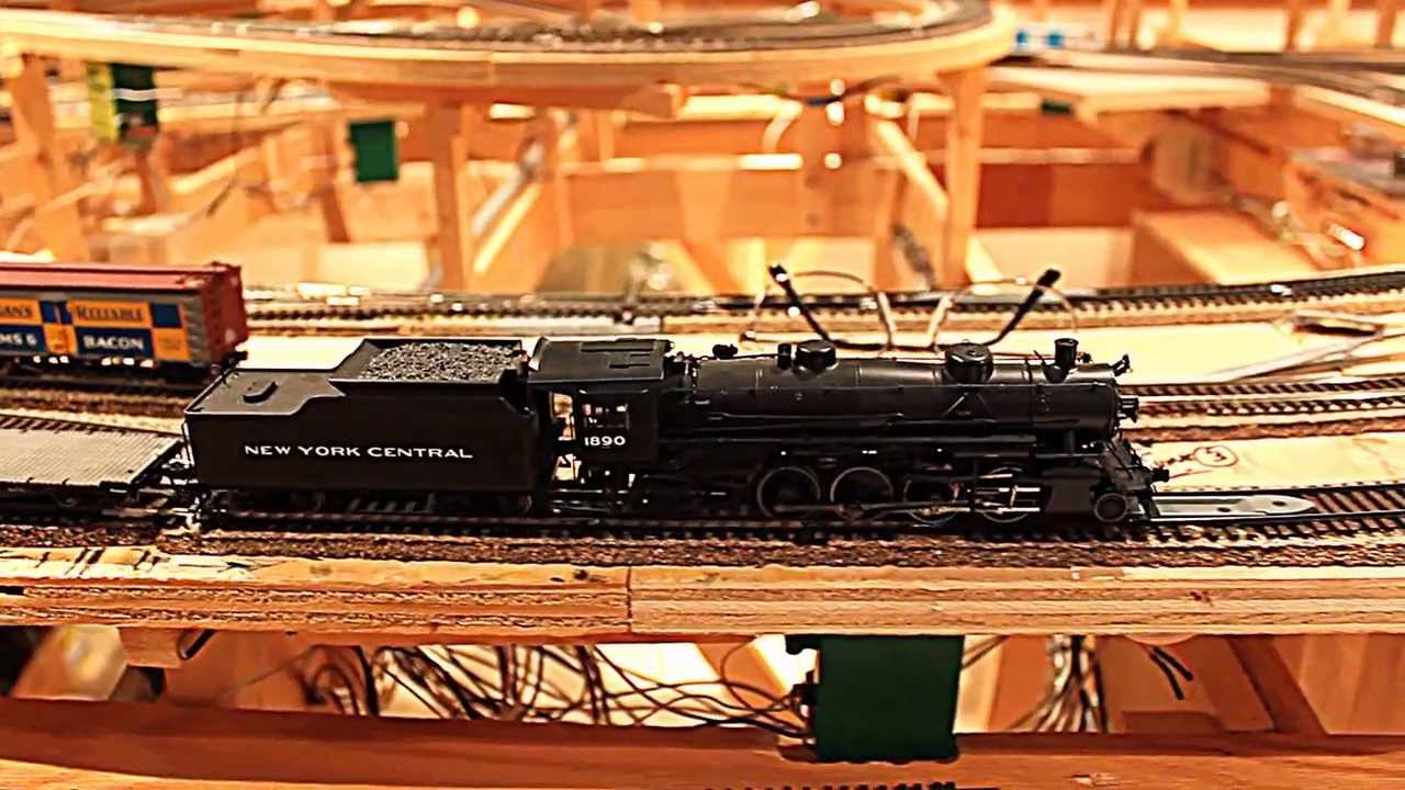 HO Scale Steam Locomotive with sounds - YouTube