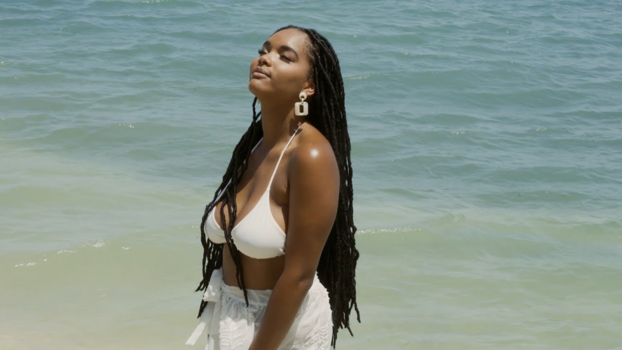Watch Maeliah - Soleil (Visualizer) on YouTube Watch Maeliah - Soleil (Visualizer) on YouTube