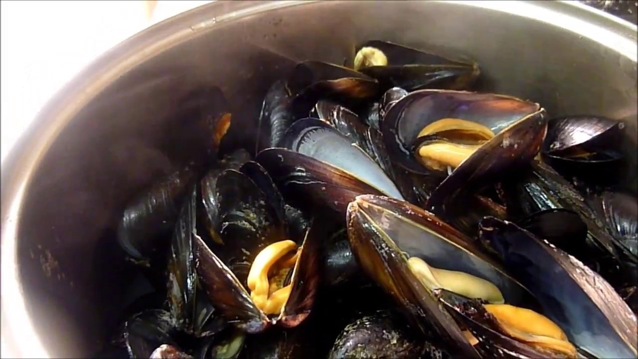 Peppered Mussels Recipe from Italy. Mussels with black pepper YouTube