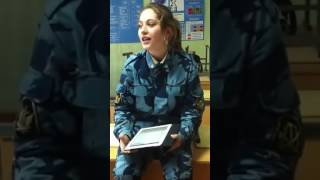 Русская девушка поет  'Когда мы были на войне