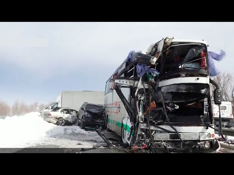 Массовое ДТП с участием 26 авто случилось на заснеженной трассе в Казахстане