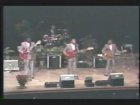 Charles Johnson & The Revivers - "I Can't Even Wal...