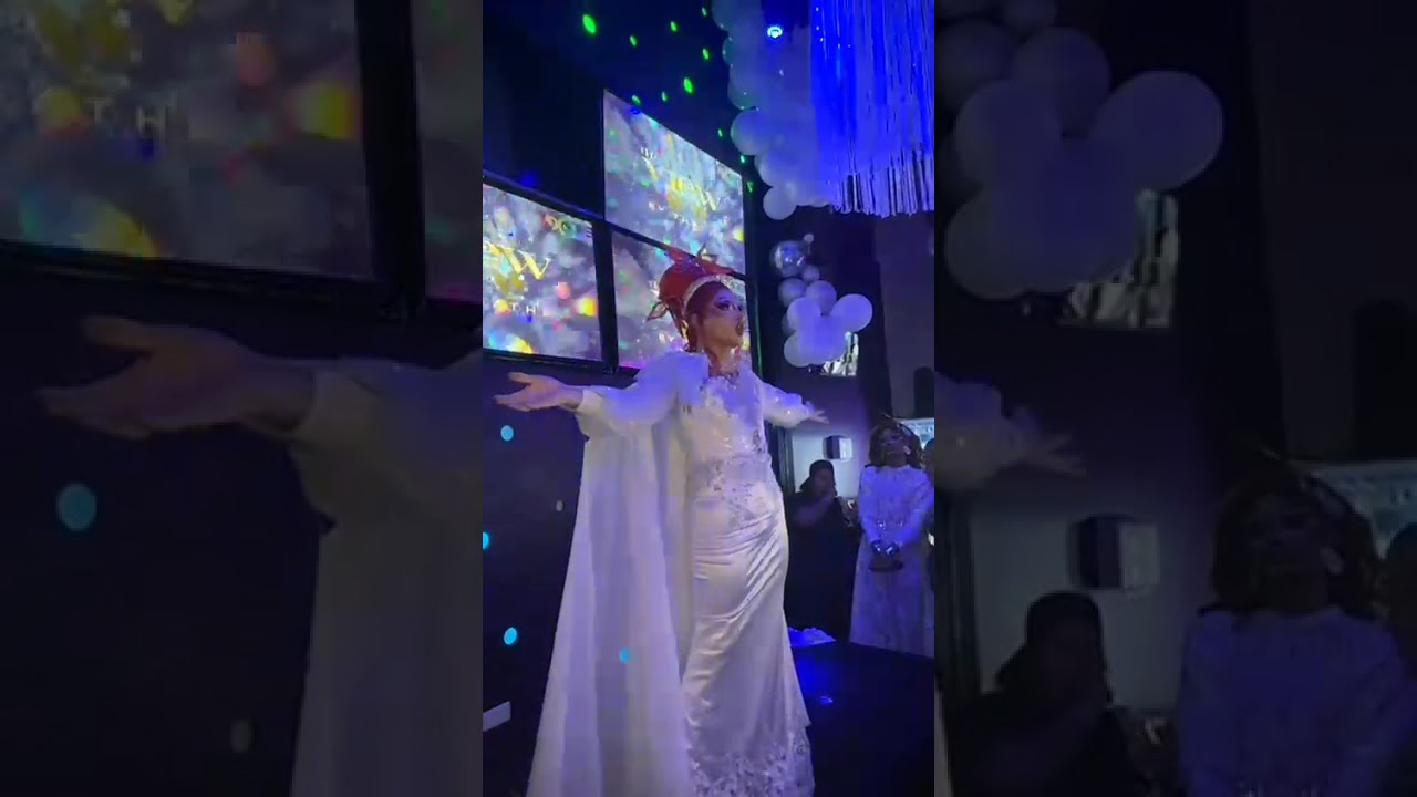 AleLi  del Cristo Show Cuenca fin de año 