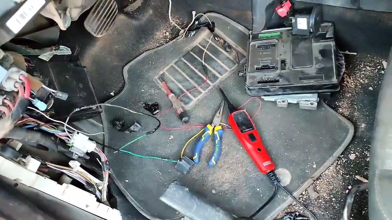 فلوانس 2015 ما تشتغل صاحب السيارة للاسف باع السيارة بسبب هذه المشكلة بمساعدت مزيان فؤاد