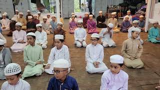 ক্বিরাত প্রতিযোগিতা ২০২৫. মাদরাসার ছাত্রদের মধ্যে প্রতিযোগিতা হচ্ছে।