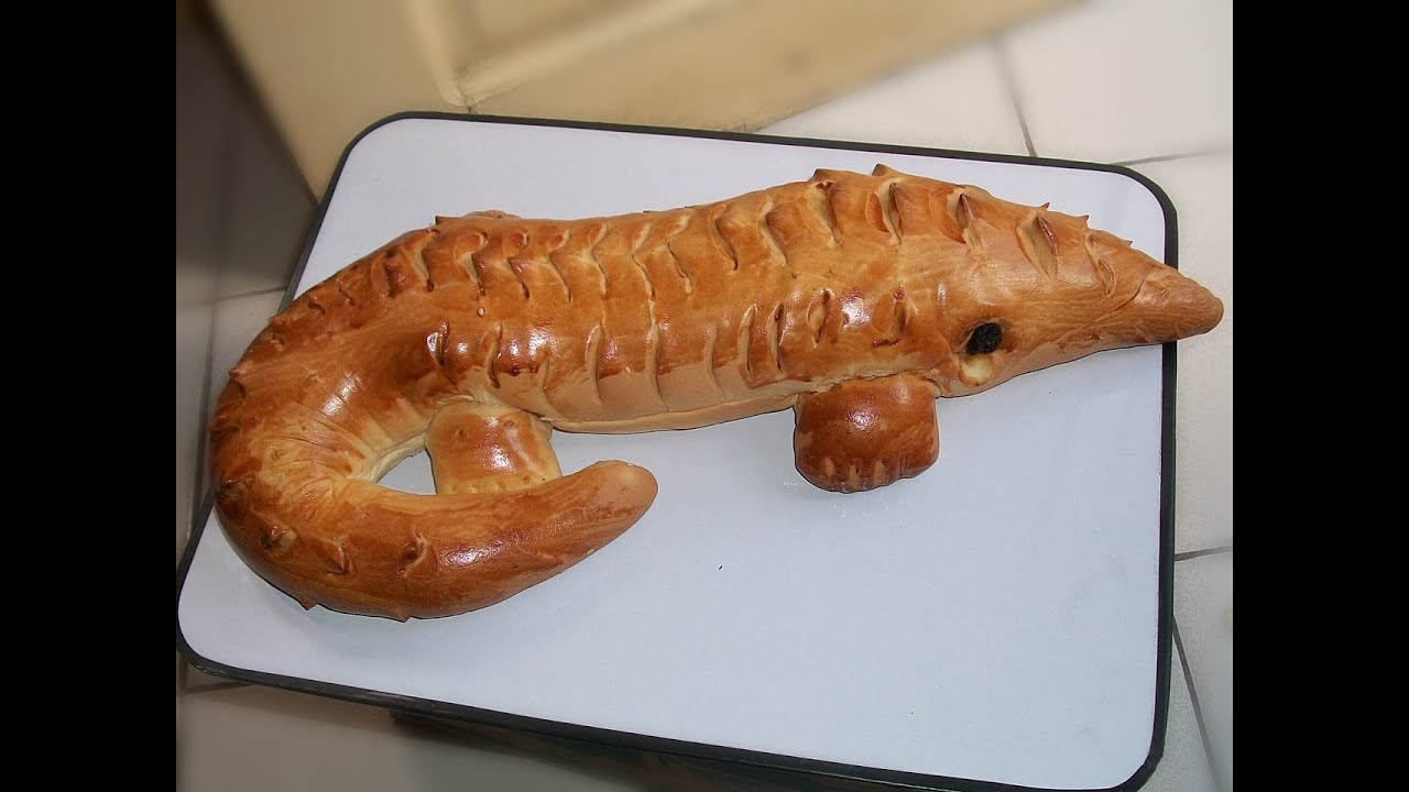 Alligator Bread - It is not pandesal, it is pandegator - YouTube