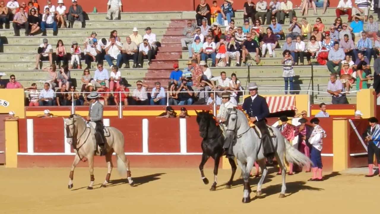 Fuengirola corrida de rejoneo 2012 video 01