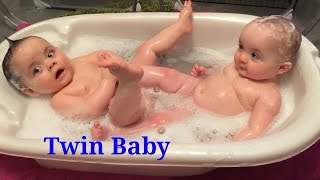 Twin Baby Bathtime - Babies discover the Bath for the first time | Craying Babies