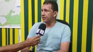 Prefeito Isaac Piyãko presta apoio às vítimas do barco que explodiu no Juruá