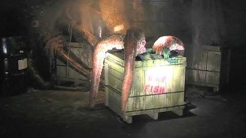 HAUNTEDPROPS.COM TENTACLE CREATURE CRATE