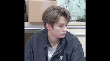 [스트레이키즈 필릭스] 얼굴에 양말 올리고 자는 용복이 (ft. 가성비 안대)