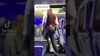 woman gets kicked off a flight for vaping