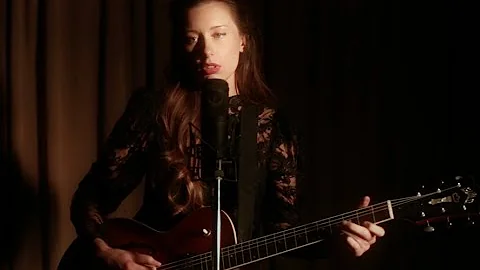 LERA LYNN Performs "MY LEAST FAVORITE LIFE" Live a...