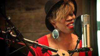 Carmen Rodgers & Zo! - Charge (NYCROPHONE's Acoustic Gold Sessions)