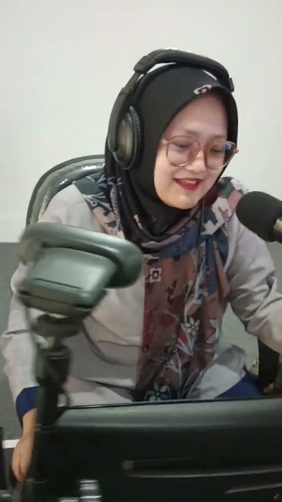 Inilah Nuri Aurora Penyiar Pro2 RRI Surakarta, Lagi On Air