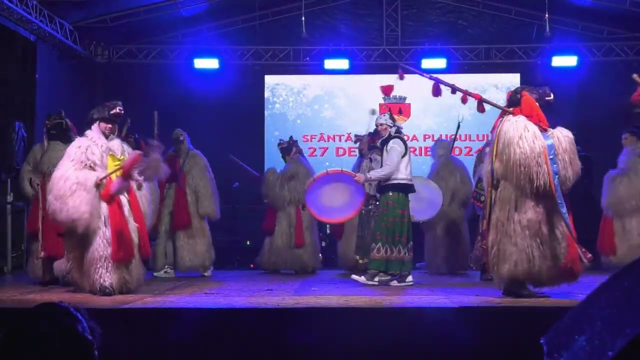 Urătură plină de controverse. Urşii din Rotunda au fost la Festivalul datinilor din Fălticeni