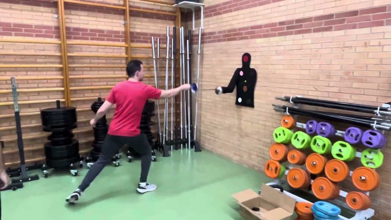 Epée training target with sword