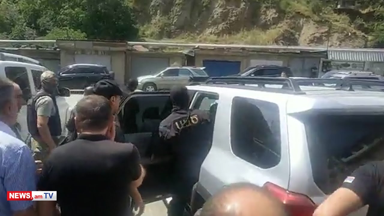 Դիմակավորված ԱԱԾ–ականները տան խուզարկությունից հետո տարան Քաջարանի քաղաքապետին