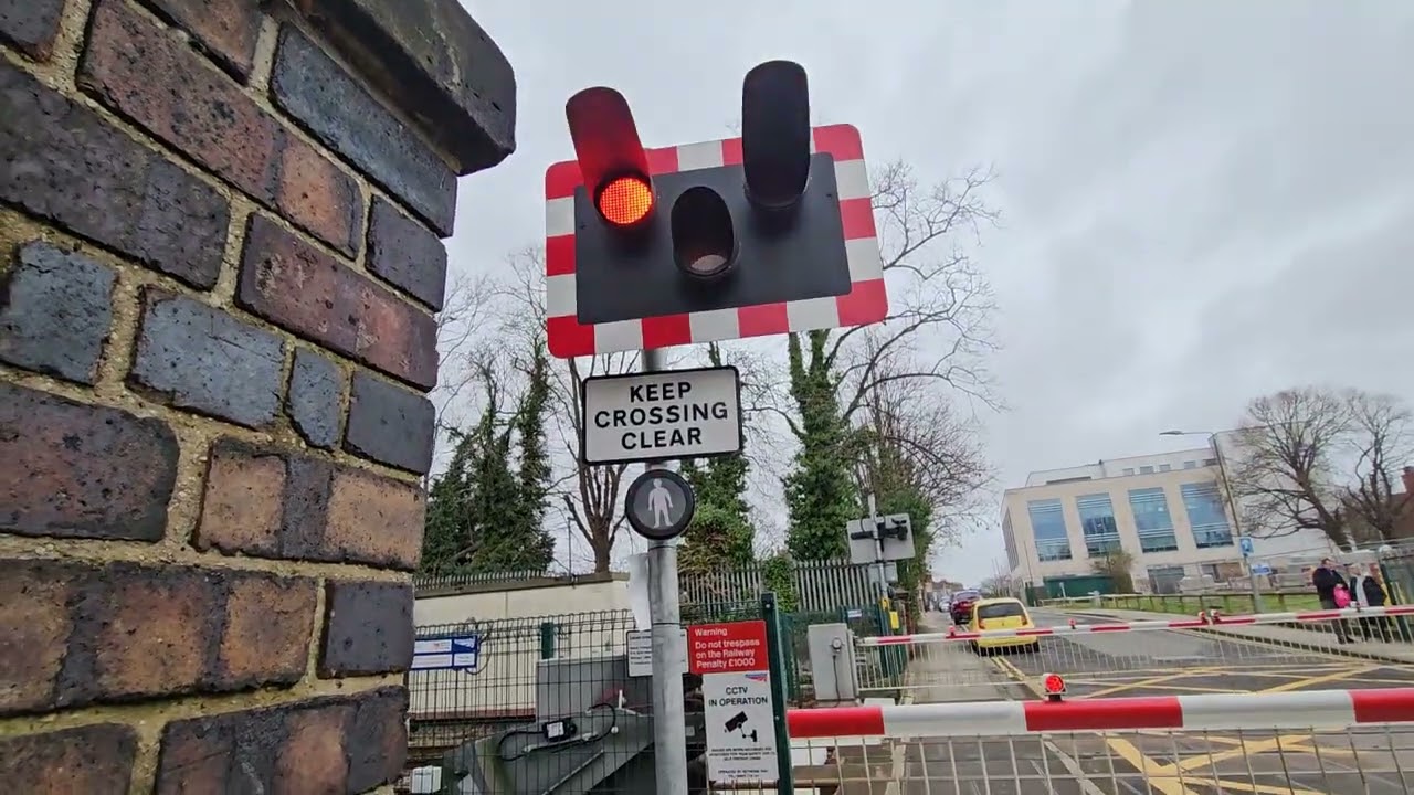 Fiargate level crossing, grimsby  21.02.26 (skipping alarm)