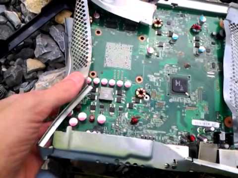 Xbox 360 S in pieces - YouTube
