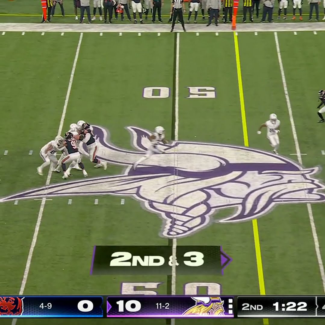 T.J. Hockenson catches for a 11-yard Gain vs. Chicago Bears