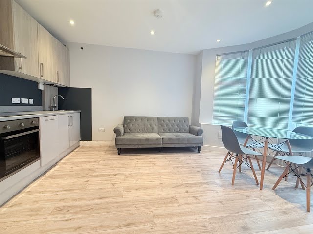 Video 1: Open Plan Living Room & Kitchen