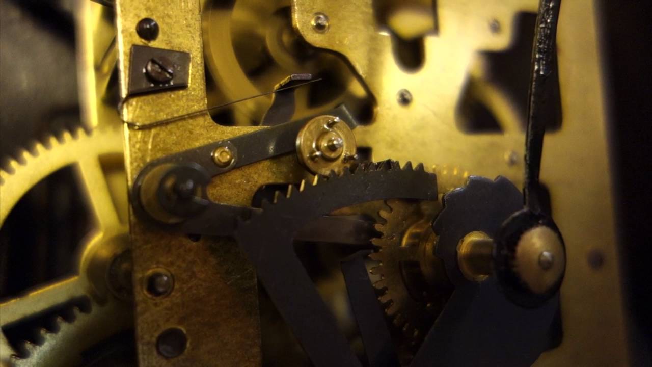 ゼンマイ式掛け時計の時打ち機構。 - YouTube