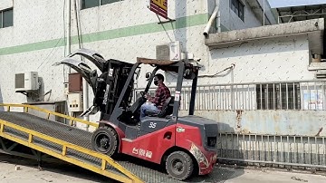 CHINA OFFICE 2.2 How to load a container of 20 ton paper rolls with a forklift in 35 minutes?