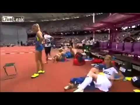 Eliska Klucinova retire sa culotte aux JO - YouTube