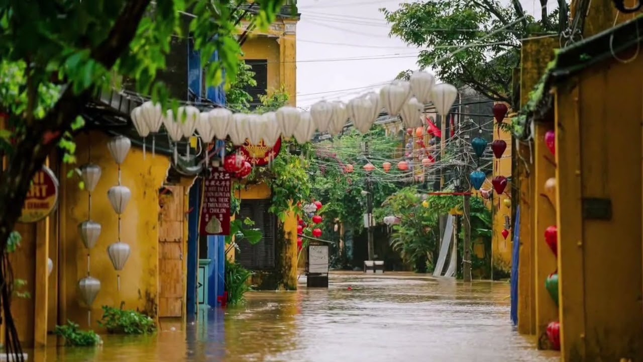 Phố cổ Hội An sau lũ lịch sử 2025