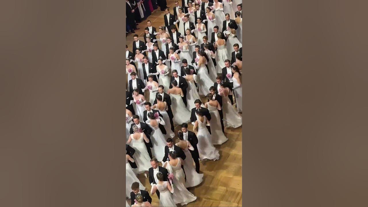 Waltzing at the Vienna Opera ball with swarovski and the debutantes🩰✨ Waltzing at the Vienna Opera ball with swarovski and the debutantes🩰✨
