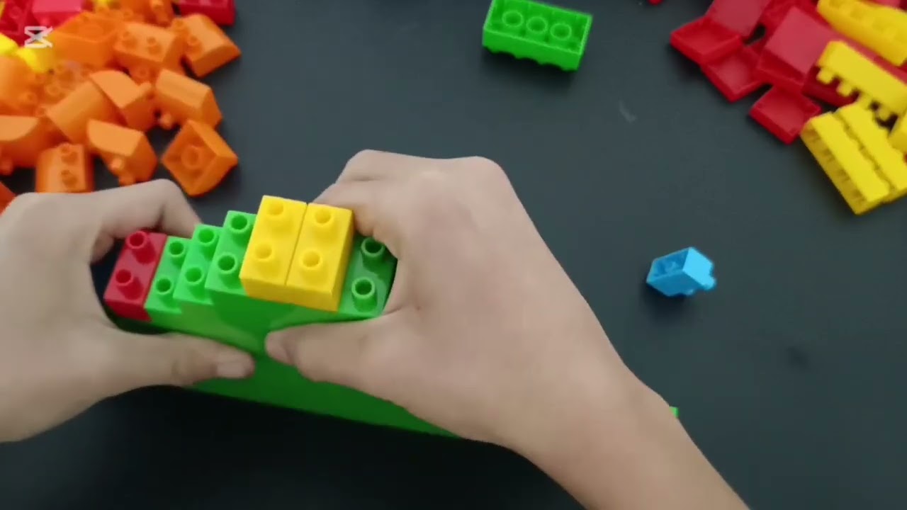 This LEGO Christmas Tree is AMAZING! 🎄✨