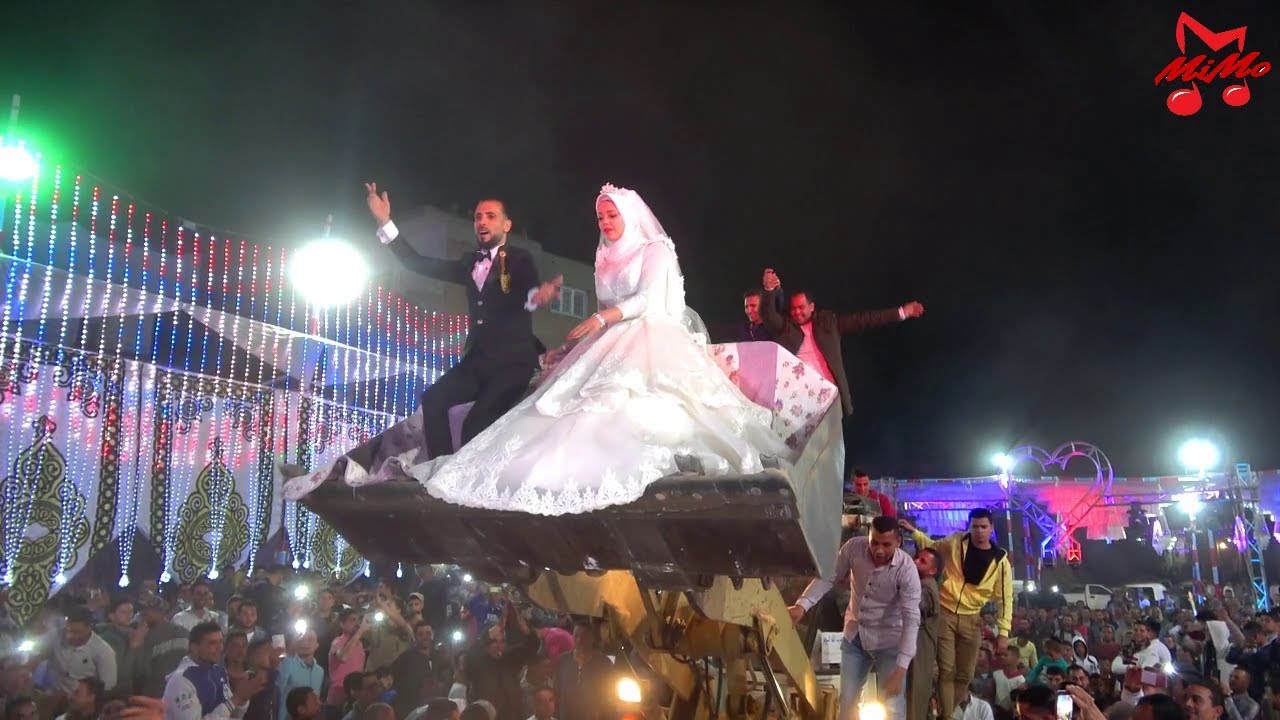 دخول عروسين فرحهم راكبين ( لـــــودر ) وزهول المعازيم واحمد ميمو كسر الفرح