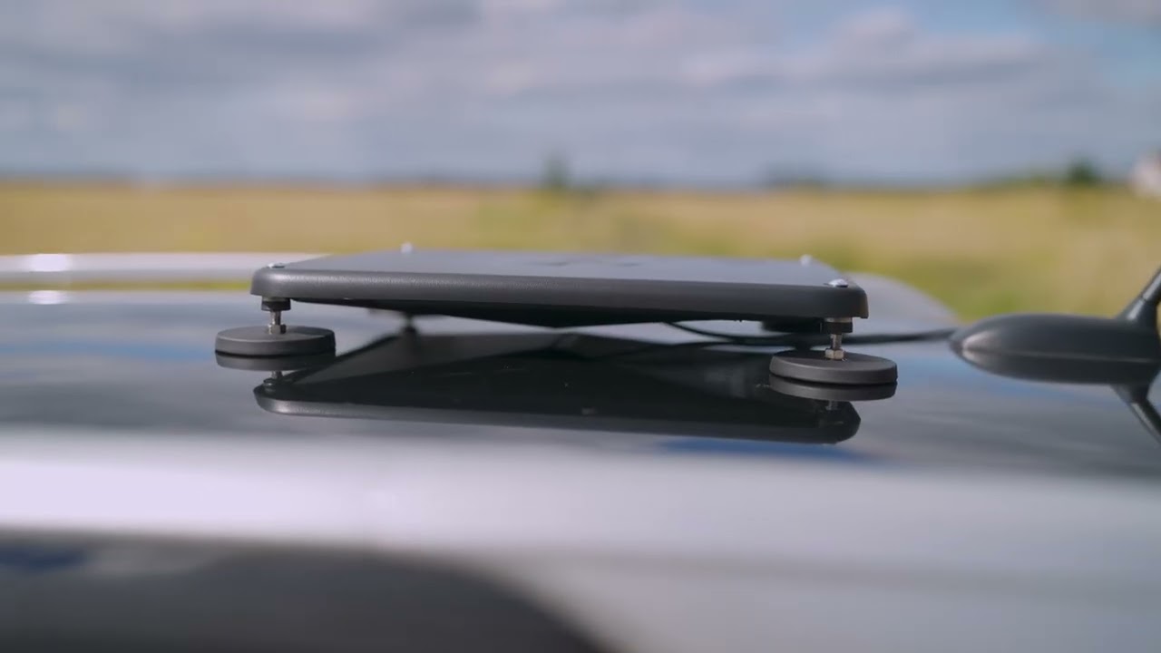 Супутникова антена Starlink Mini адаптована для авто