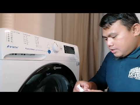 Video: Cara membersihkan filter di mesin cuci Indesit: metode dan rekomendasi