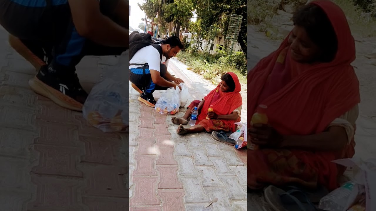 चेहरे पर मुस्कान लाने की कोशिश