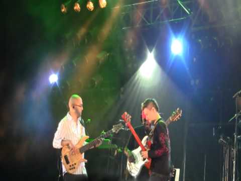 Jun Kung 恭碩良Jun.K on the Moon Live 2010 - Fantastic Bass Trio