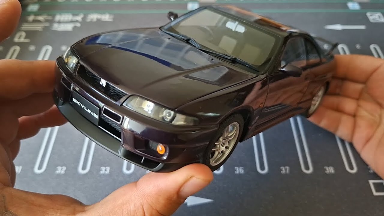 1:18 Autoart Millennium Nissan Skyline GT-R (R33) V-Spec - YouTube