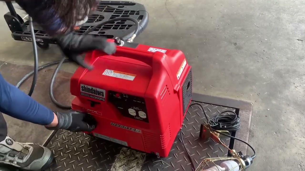 【中古】新ダイワ shindaiwa IEG900PG インバータ発電機(ガスエンジン) 使用燃料：ＬＰＧ(プロパンガス) 割れ有り 美品☆やまびこ 新ダイワ/shindaiwa インバータ ガスエンジン 発電機