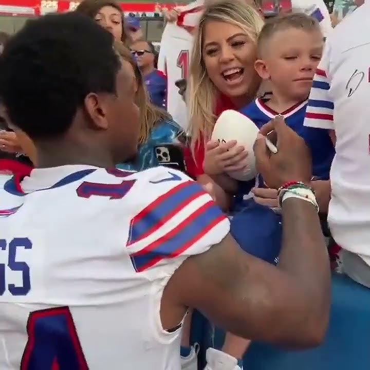 Stefon Diggs, who lost his father at a young age, shared this moment with a fan that lost his 😞 #nfl