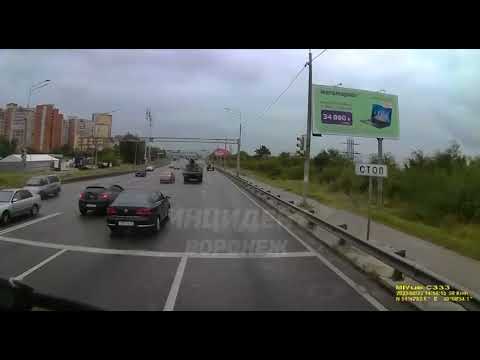 Момент ДТП с 10 машинами попал на видео в Воронеже