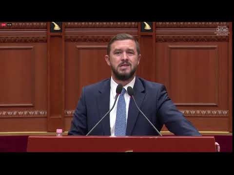 Top Channel/ “Urime për studentët”, Malaj: Mos dëgjoni asnjë propozim për bojkot, por ndiqni ëndrrat
