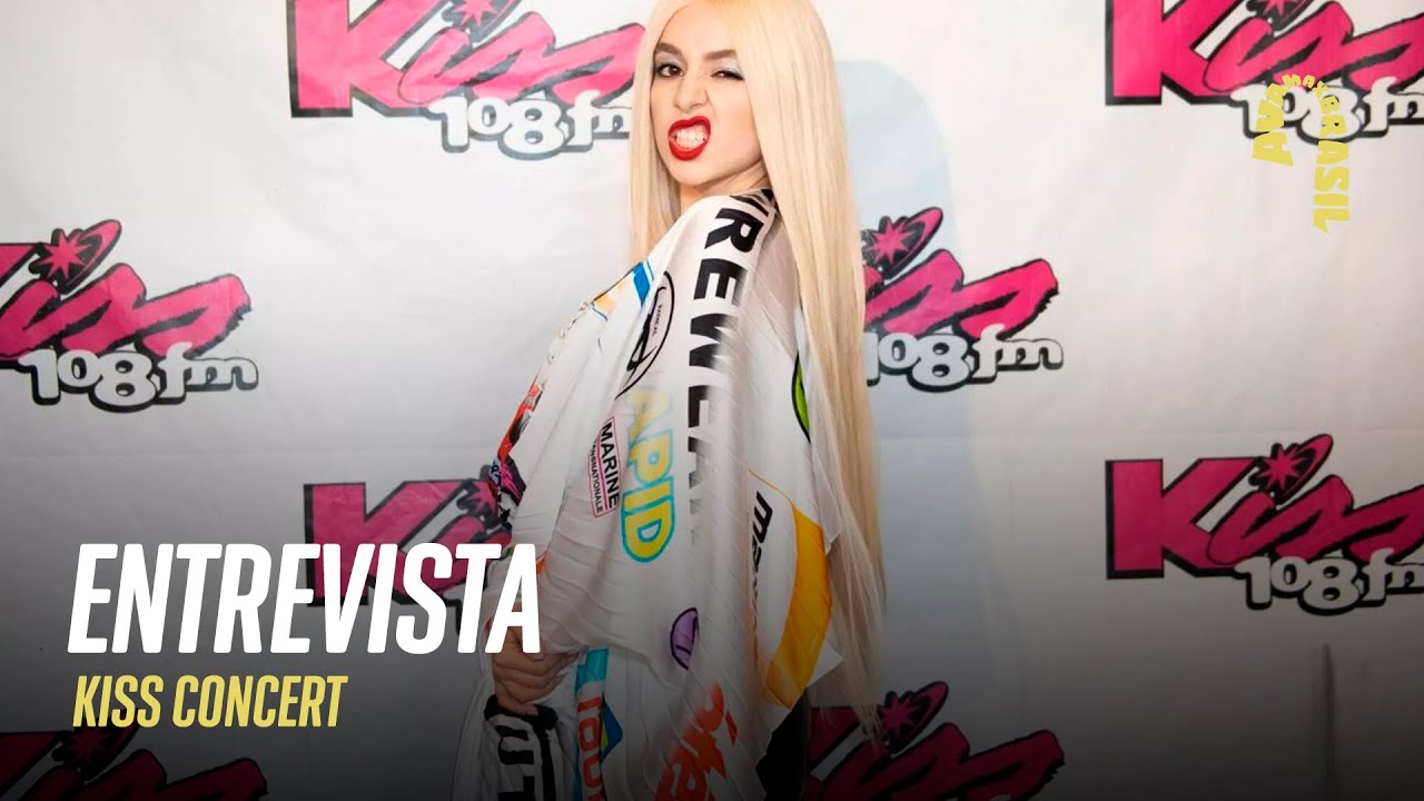 Ava Max - Entrevista/Interview (Kiss Concert | Mansfield, Massachusetts