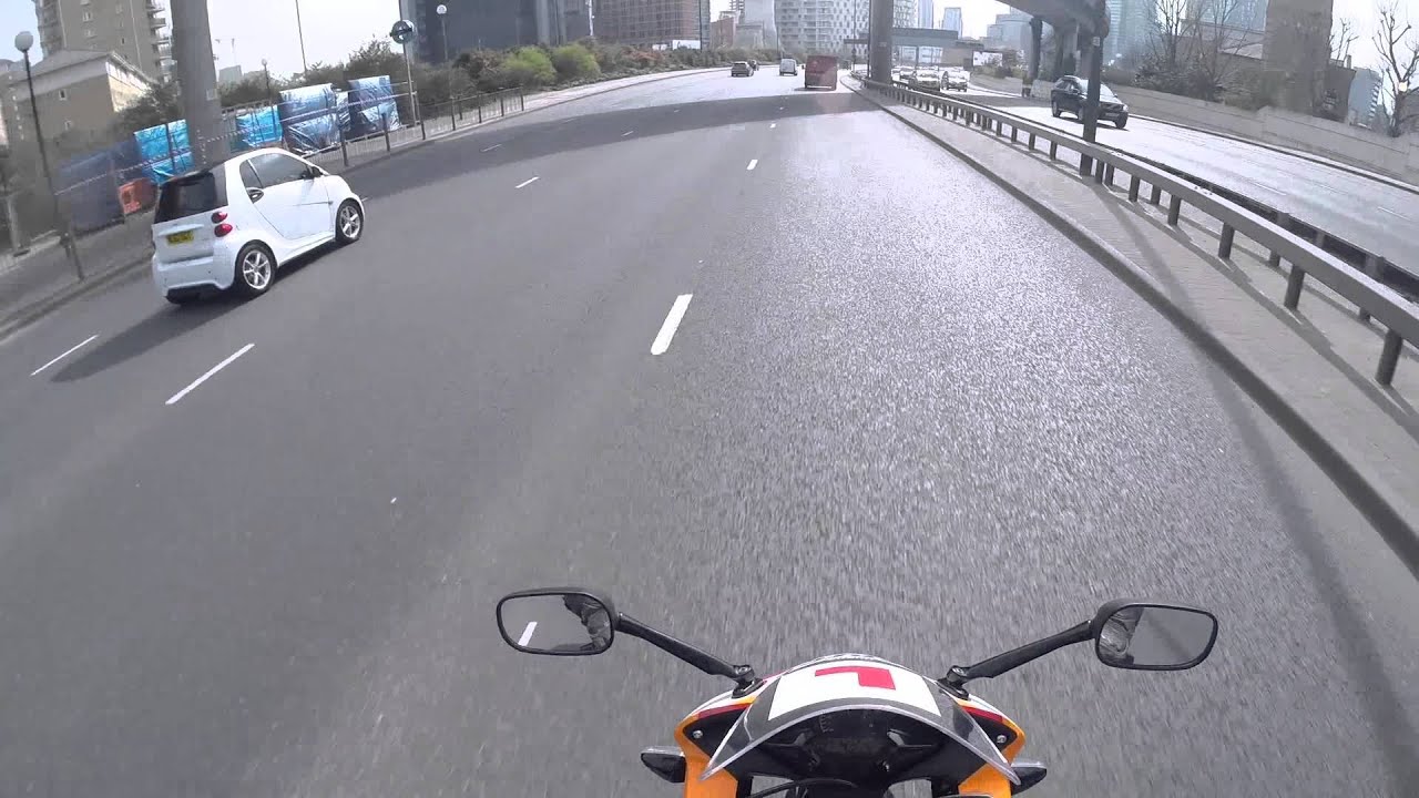 PoliceWitness Motorcyclist almost killed by stupid driver! ( PoliceWitness LY54 ZSR 10/04/2015 )