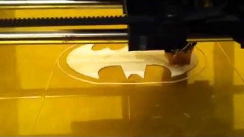 Reprap MendelMax printing batman logo