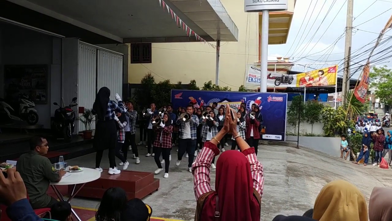 Marching Band SMA N 1 Pangkalan Lada ~ Showroom event Trio Motor Pangkalan Bun